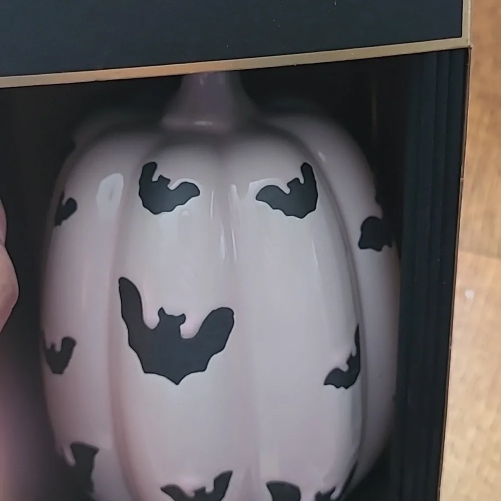 M.STUDIO Ghostly Gardenia Pink Ceramic Pumpkin Diffuser